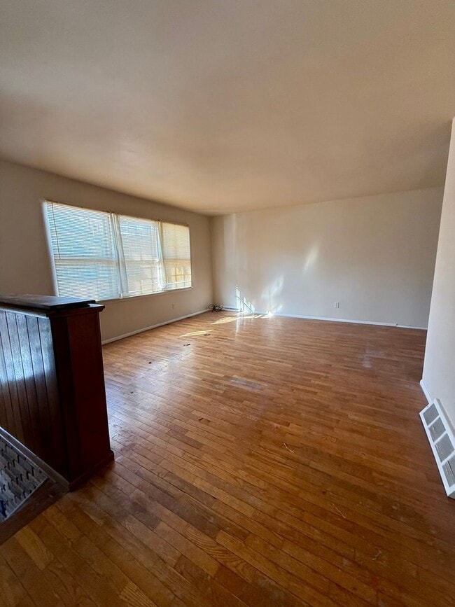 Building Photo - Three Bedroom Home in Portage