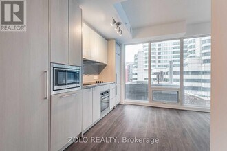 Building Photo - 115 Blue Jays Way