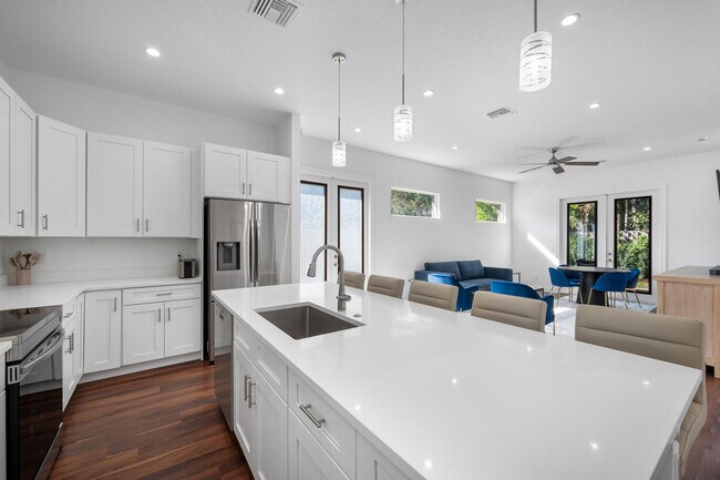 Foto del edificio - 17701 Evangeline Ave