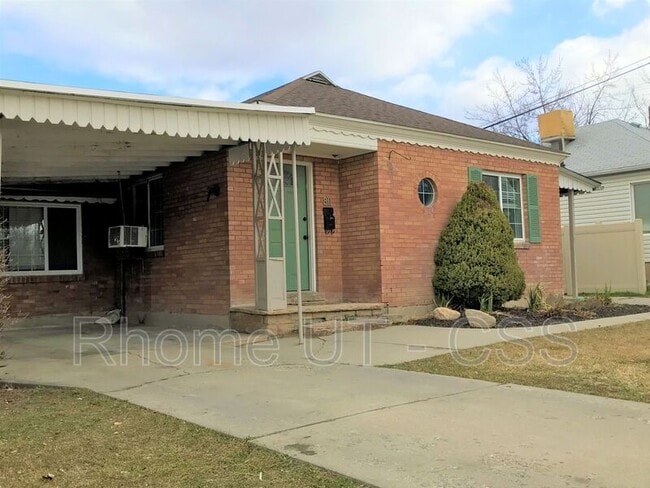 Building Photo - 811 Hudson Ave S