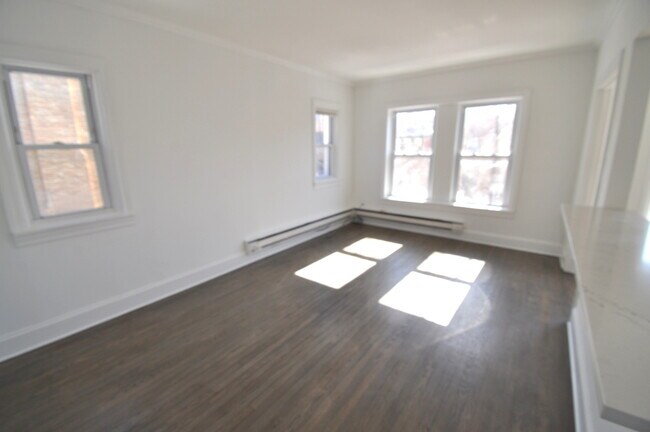 Foto del edificio - 846 W Ainslie St