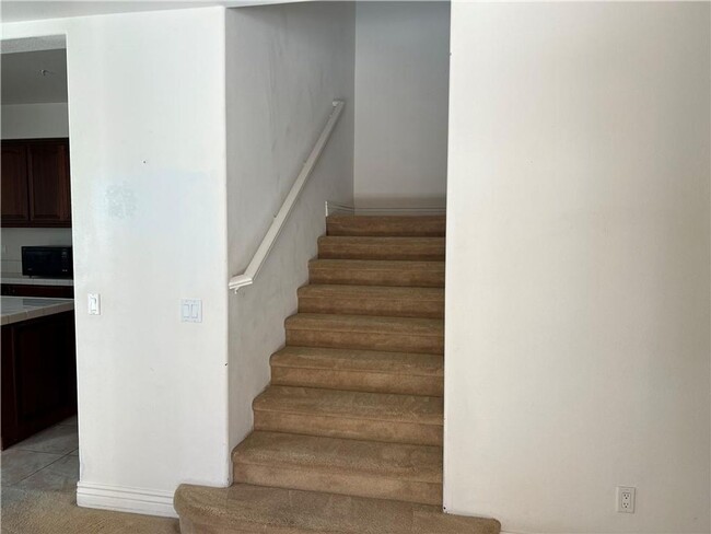 Building Photo - Spacious Condo