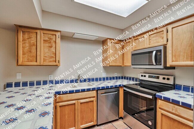 Building Photo - 277 E Root Way