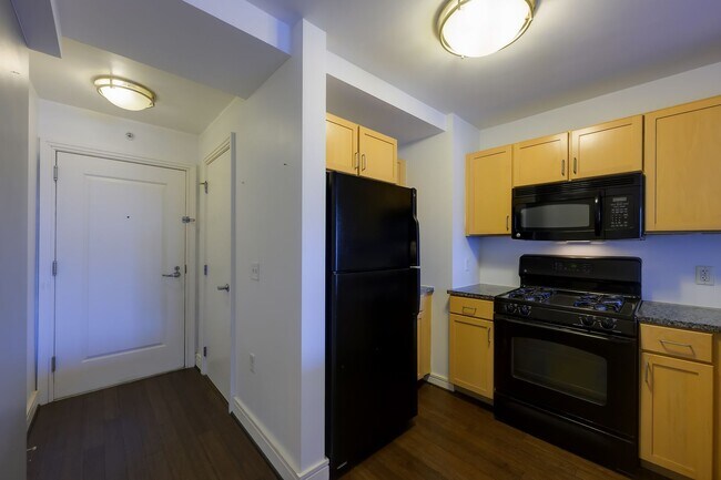 Foto del edificio - Modern One-Bedroom Move-In Ready Waterfront Living in SW DC
