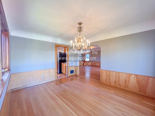 Building Photo - Charming Hosford-Abernathy Home!