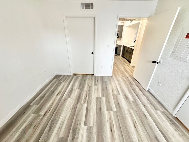 Foto del edificio - 2 Bedroom, 2 Full Bath Newly Renovated Con...