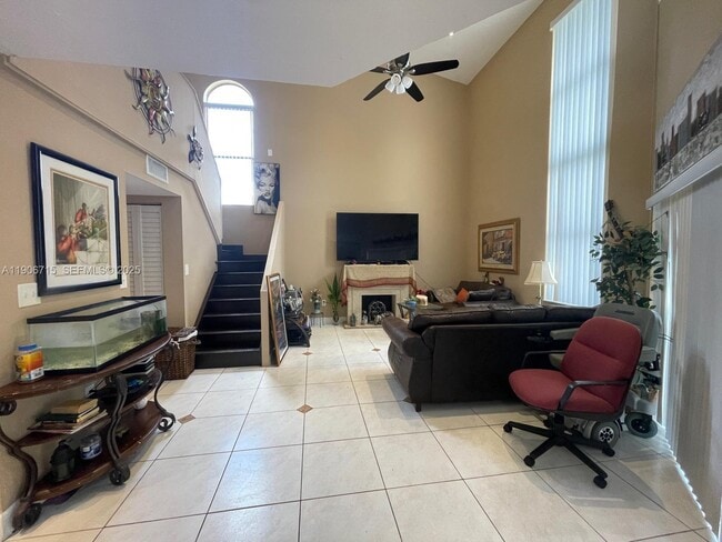 Building Photo - 1400 San Remo Cir