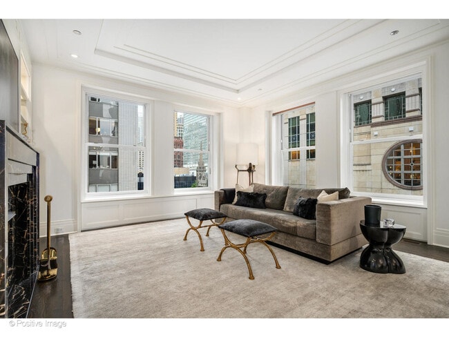 Building Photo - 159 E Walton Pl