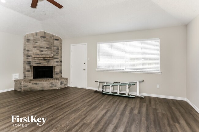 Building Photo - 1122 Canyon Springs Dr