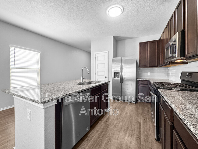 Foto del edificio - 13541 Lily Ln