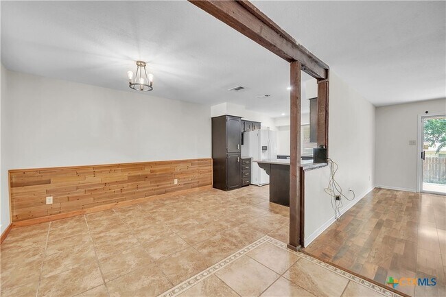 Foto del edificio - 613 Manning Dr