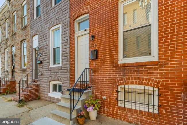 Building Photo - 218 N Glover St