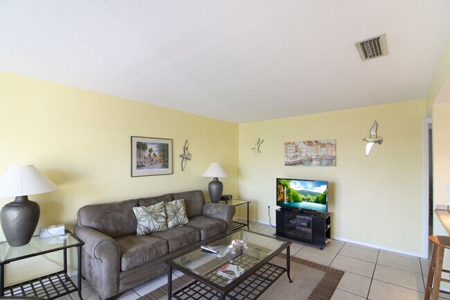 Building Photo - Bahia Vista, L279