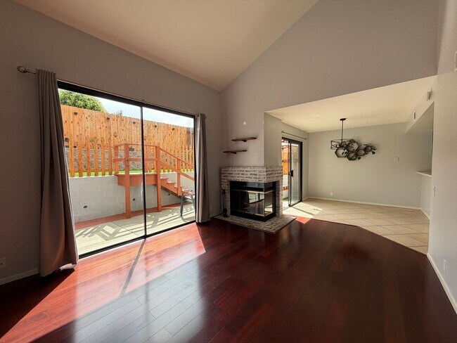 Foto del edificio - Vandenberg Village Condo