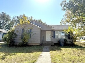 Building Photo - 726 Ash St