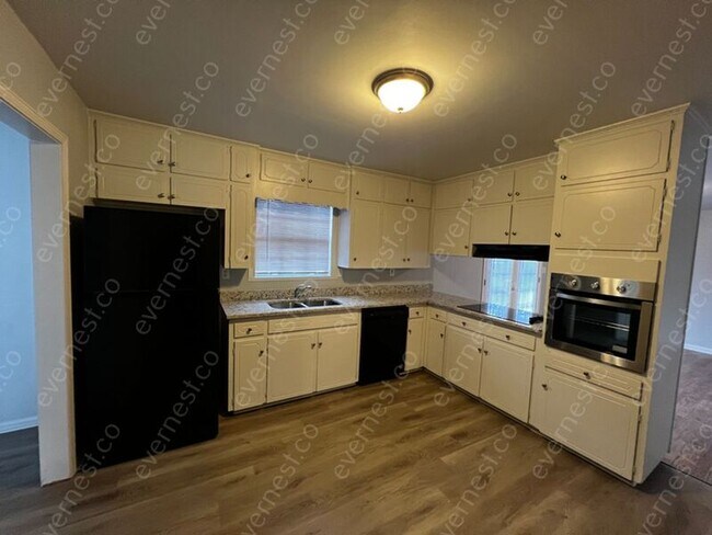 Foto del edificio - 1824 Maplecrest Ln