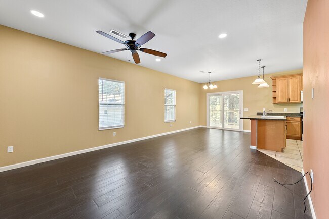 Foto del edificio - 68 Richard Dr