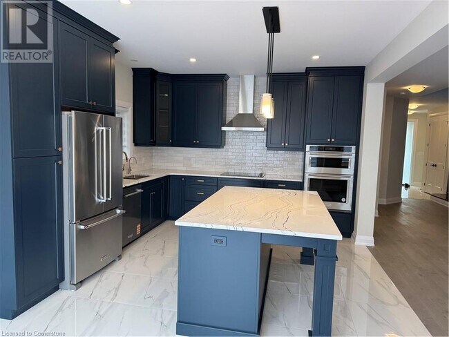 Building Photo - 550 Balsam Poplar St
