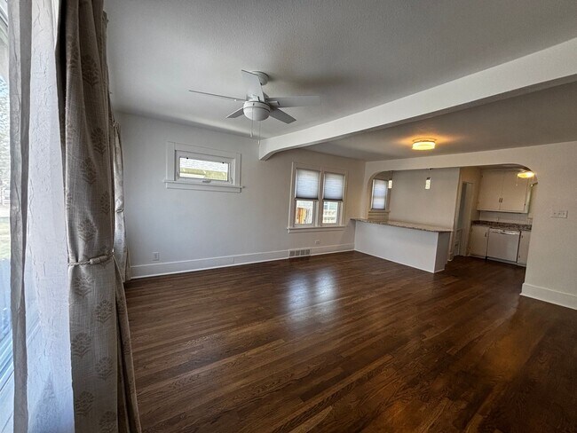 Building Photo - 3 Bedroom 2 Bathroom Home Near FE Warren & Frontier Park