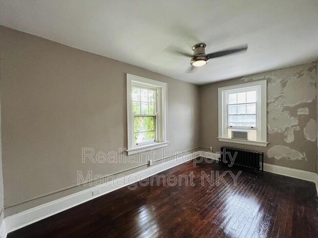 Building Photo - 359 Taylor Ave