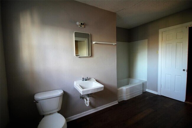 Foto del edificio - 513 Pecan Valley Rd