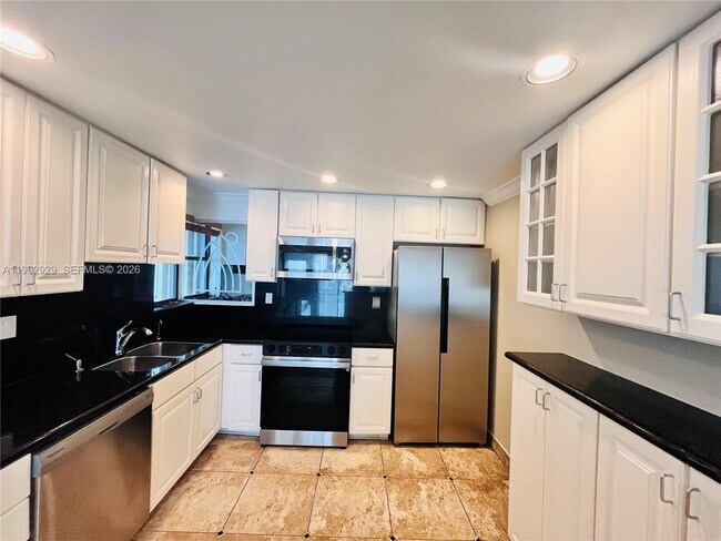 Building Photo - 253 Poinciana Island Dr