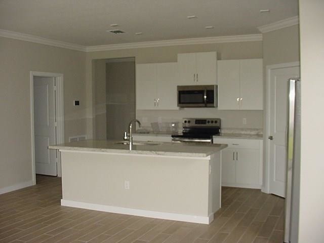 Building Photo - 1550 NE Skyhigh Ter
