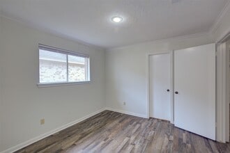 Building Photo - 1402 Forest Home Dr