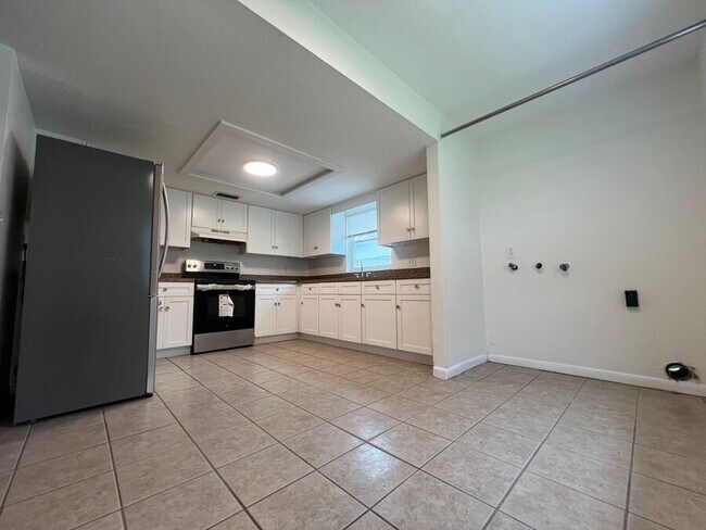 Foto del edificio - 312 E Tomlin St