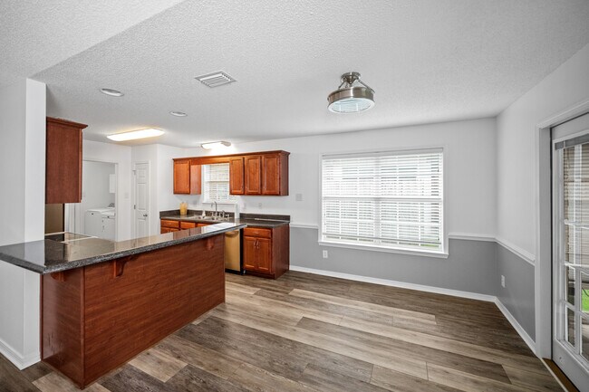 Foto del edificio - 7684 Avery Ln
