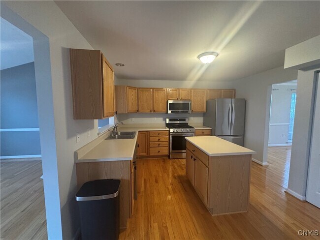 Foto del edificio - 5215 Harriet Fisher Dr