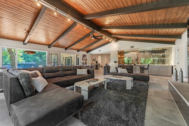 Foto del edificio - 2509 Elder Ln