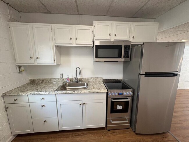 Foto del edificio - 5017 Rowena Ave