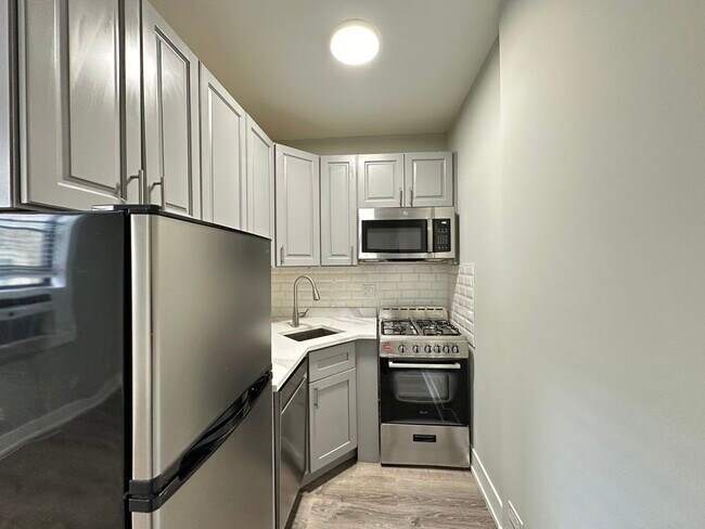 Foto del edificio - 545 W Belmont Ave