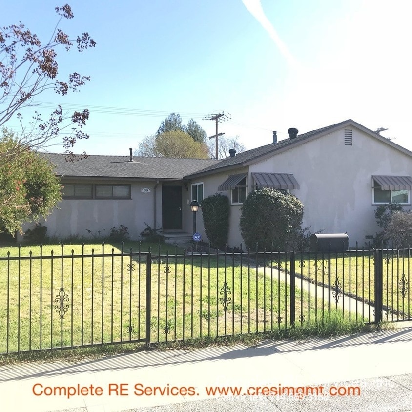 Primary Photo - 2914 N Garey Ave