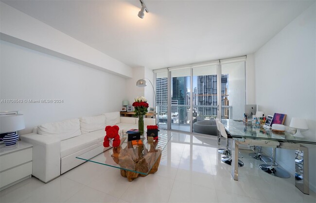 Foto del edificio - 475 Brickell Ave