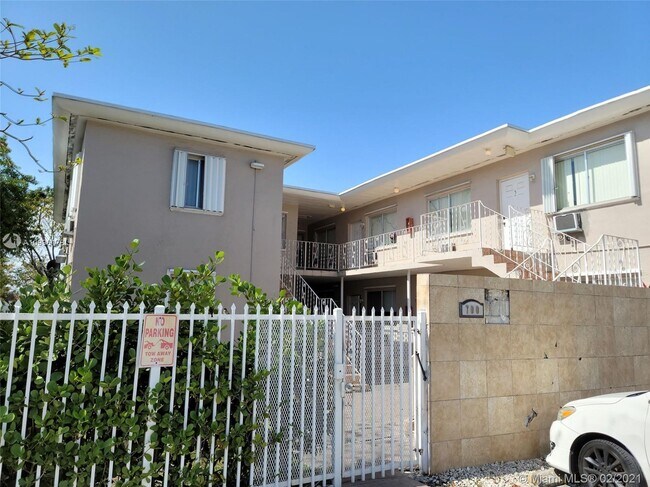 Building Photo - 700 SW 11th Ave