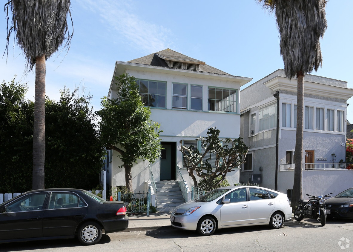 Building Photo - 24 Rose Ave