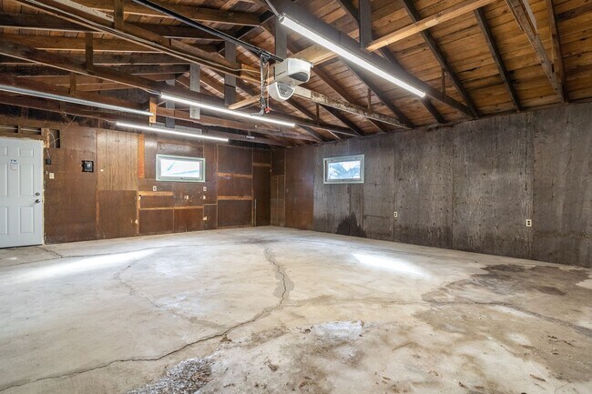 Building Photo - 1610 9th Ave N