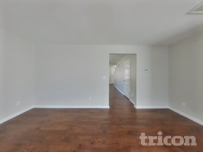 Foto del edificio - 104 Shadow Woods Rd