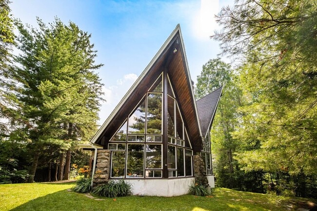 Photo du bâtiment - 8 Pl. d'Artois