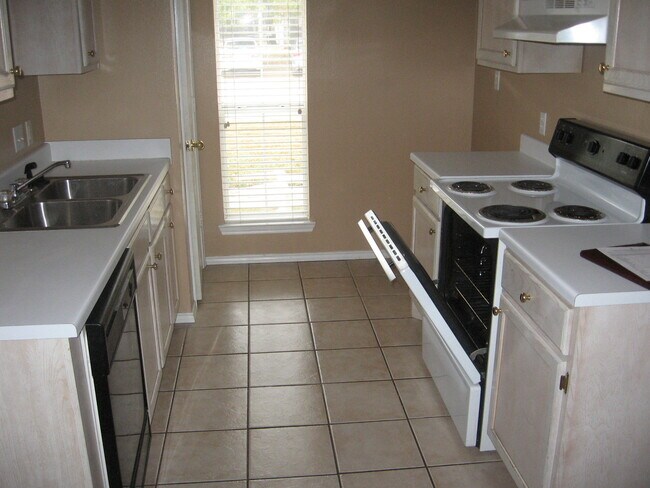 Building Photo - 544 Kirkland Ln