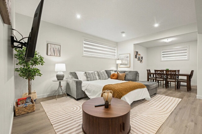 Building Photo - 659 Fraser Vista Northwest