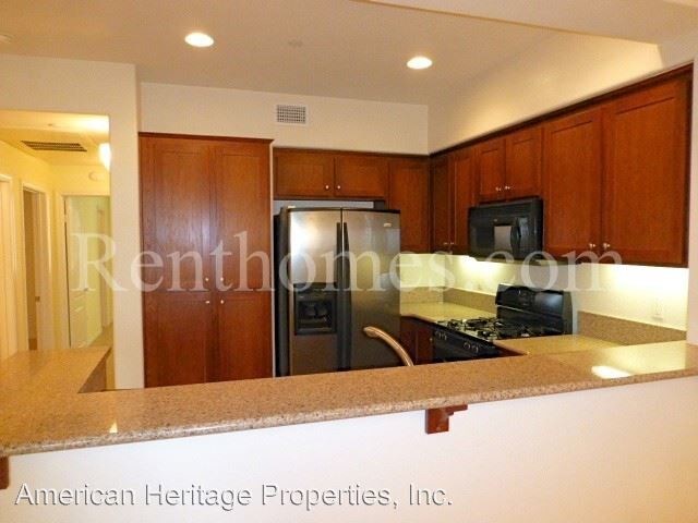 Foto del edificio - 8834 Spectrum Center Blvd
