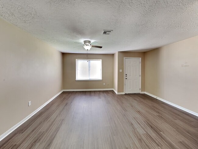 Foto del edificio - 407 Harold Ln