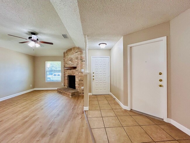 Building Photo - 12300 Deer Falls Dr
