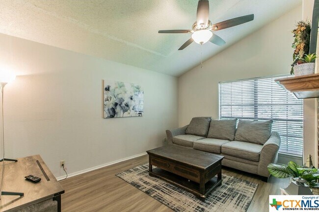 Foto del edificio - 4000 Hickory Rd