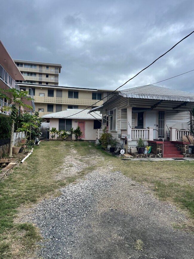 Building Photo - Makiki - 1 Bdrm/1 Bath/No Prkg - $1,200