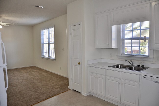 Building Photo - 625 Candlewood Dr