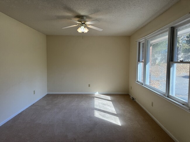 Foto del edificio - 973 Jim Caudill Rd
